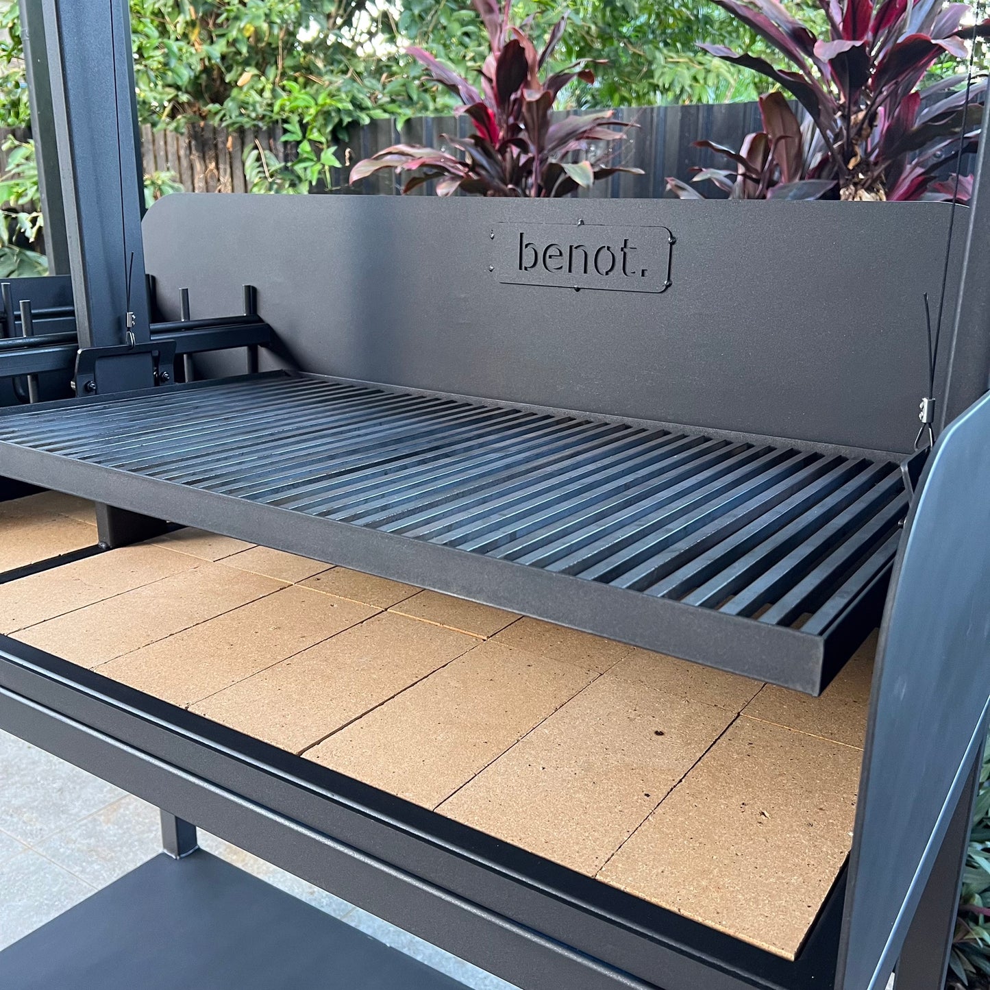 800 Series Freestanding Parrilla with Brasero