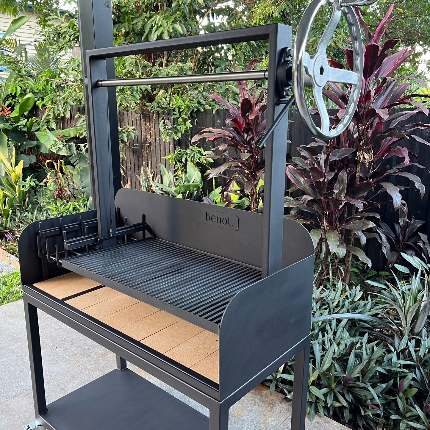 800 Series Freestanding Parrilla with Brasero