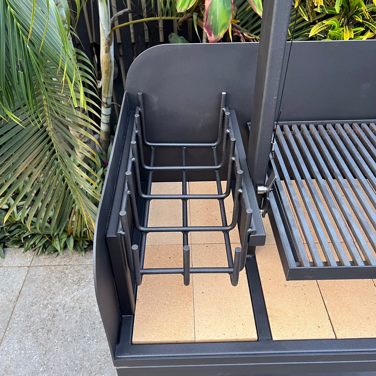 800 Series Freestanding Parrilla with Brasero