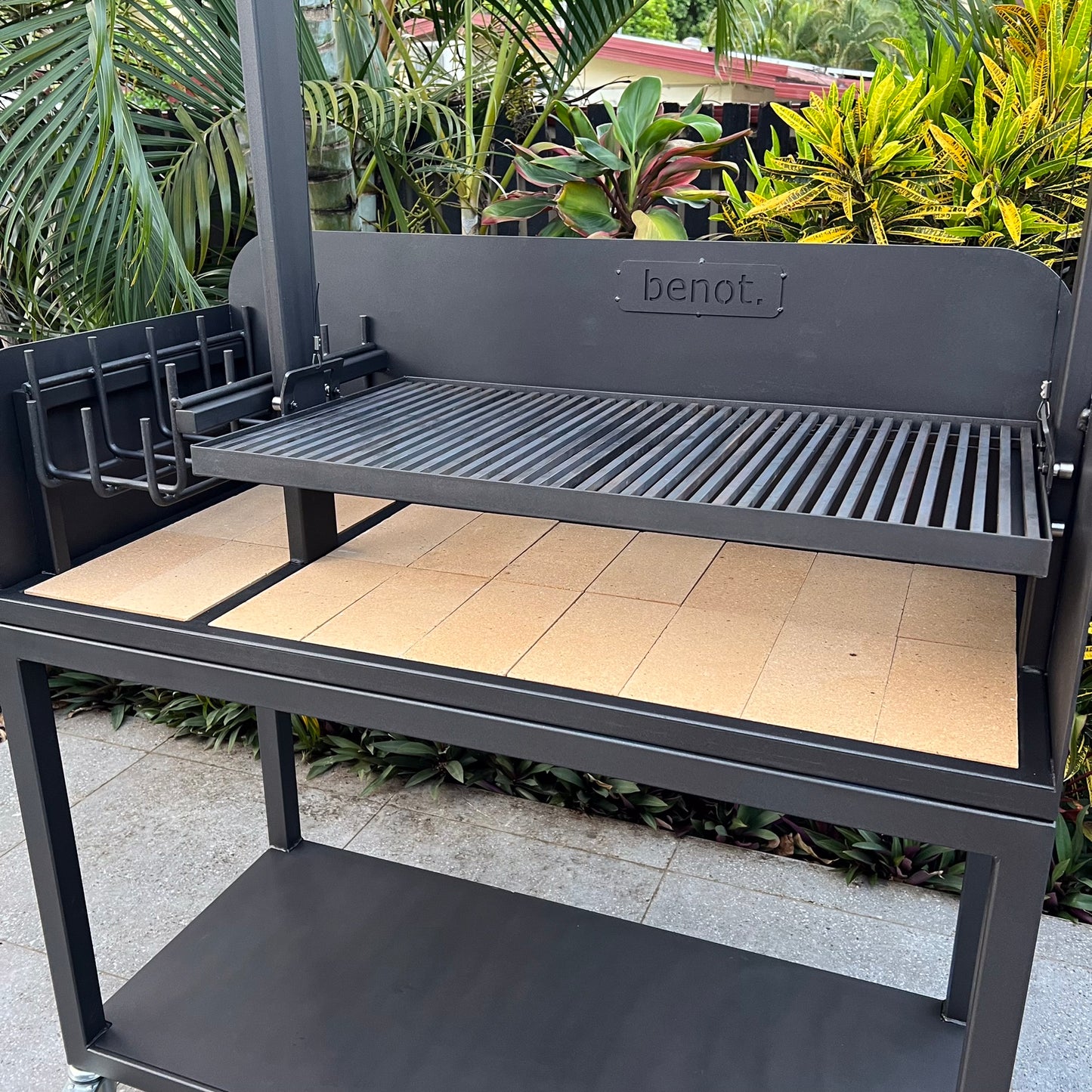 800 Series Freestanding Parrilla with Brasero