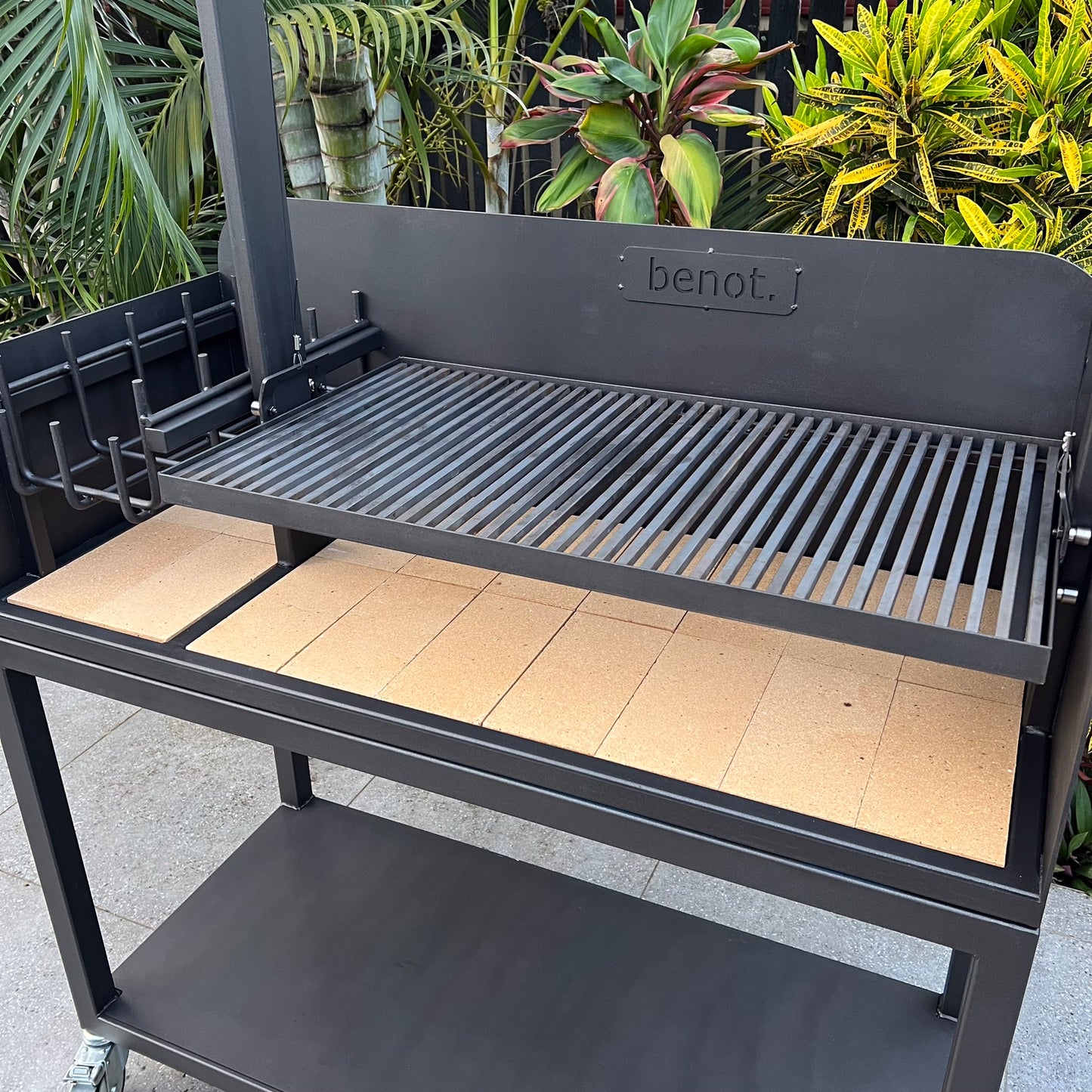 800 Series Freestanding Parrilla with Brasero