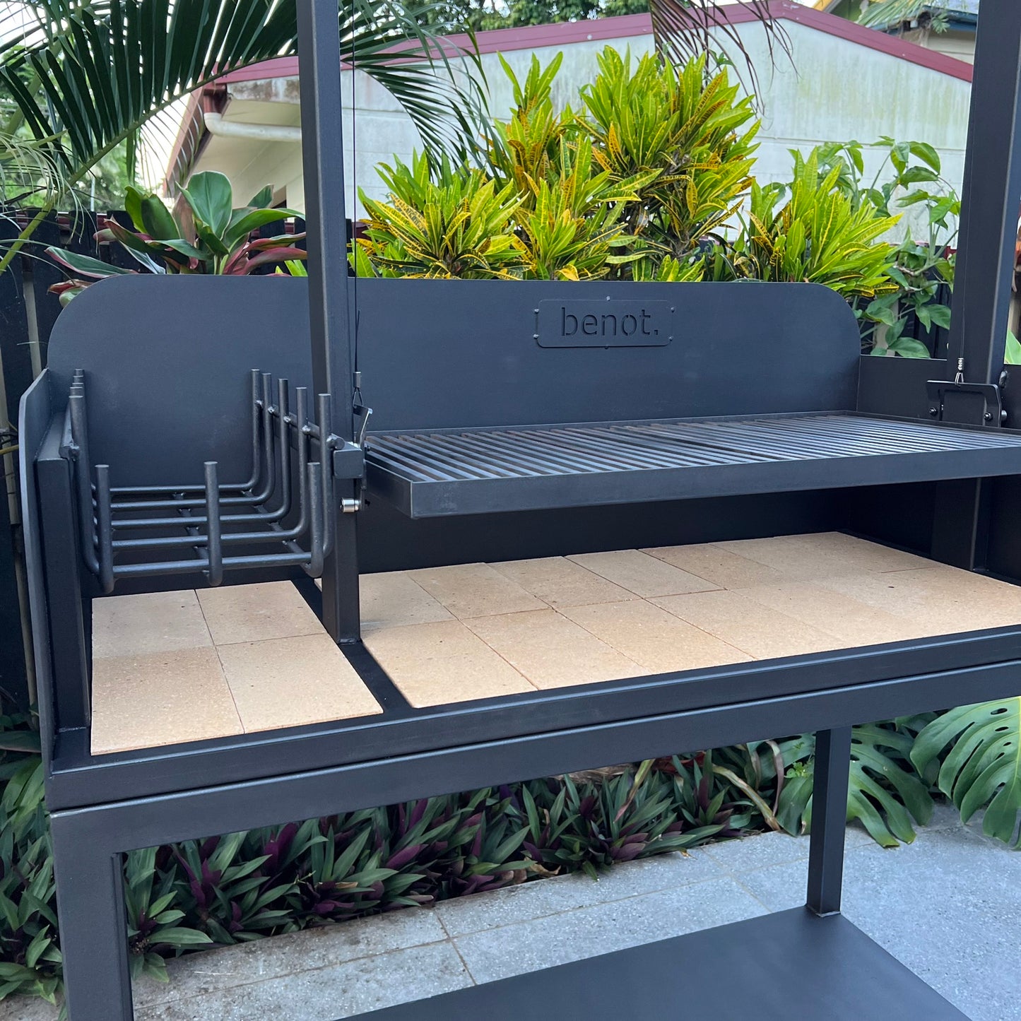 800 Series Freestanding Parrilla with Brasero