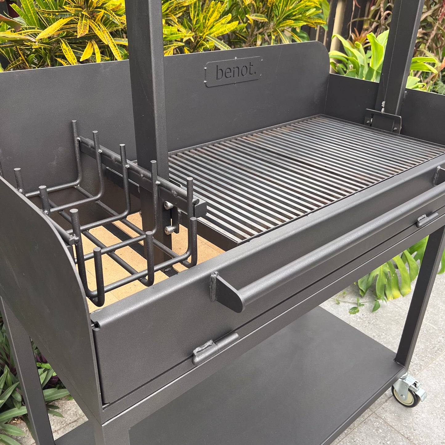 800 Series Freestanding Parrilla with Brasero & Front Door