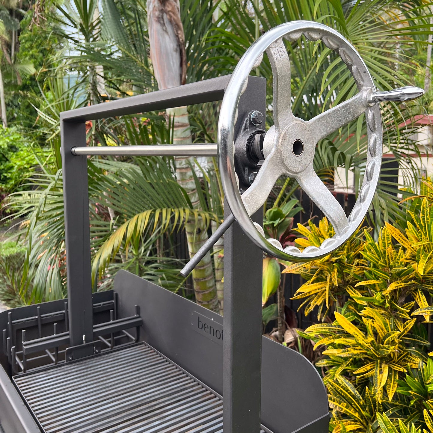 800 Series Freestanding Parrilla with Brasero & Front Door