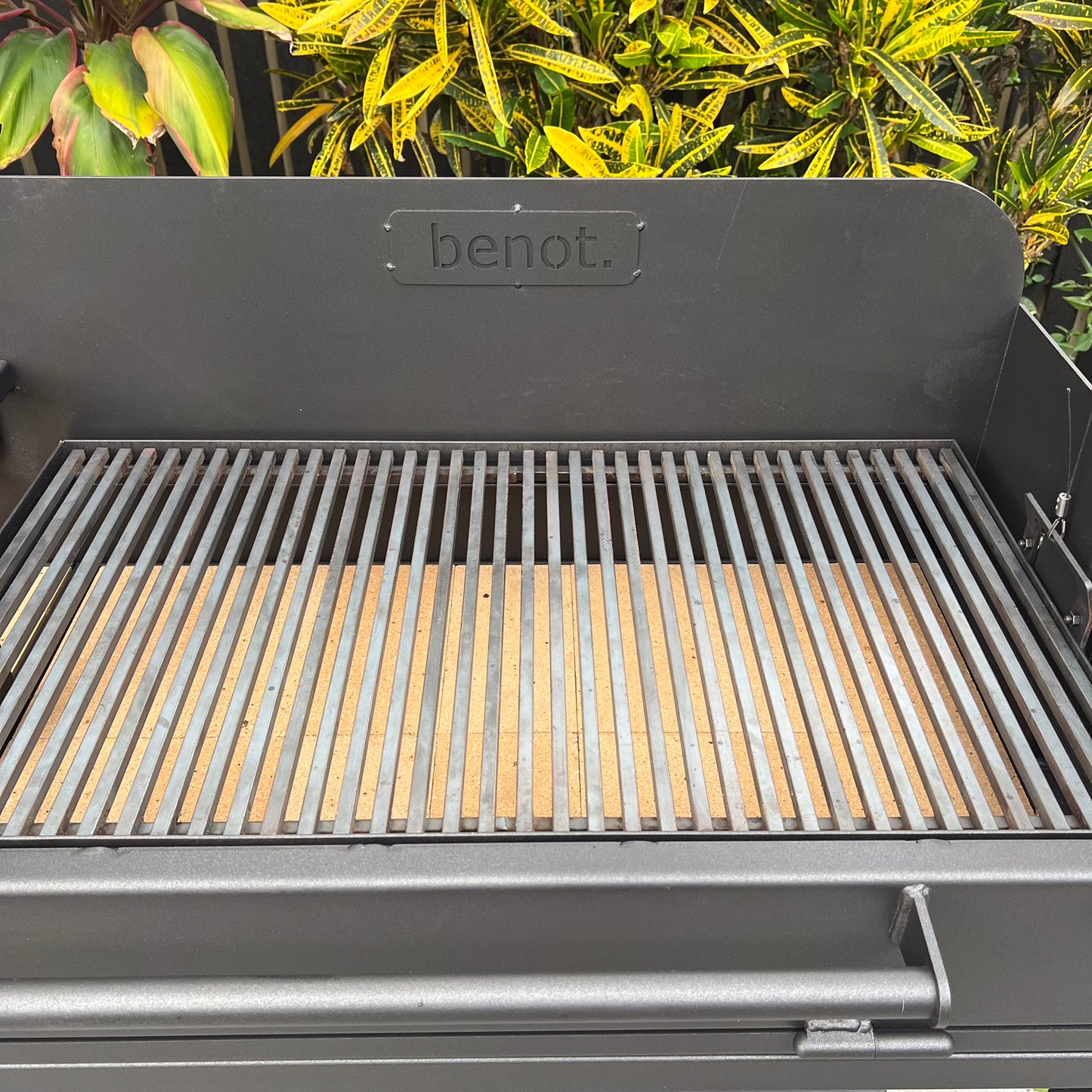 800 Series Built-In/Benchtop Parrilla with Brasero & Front Door