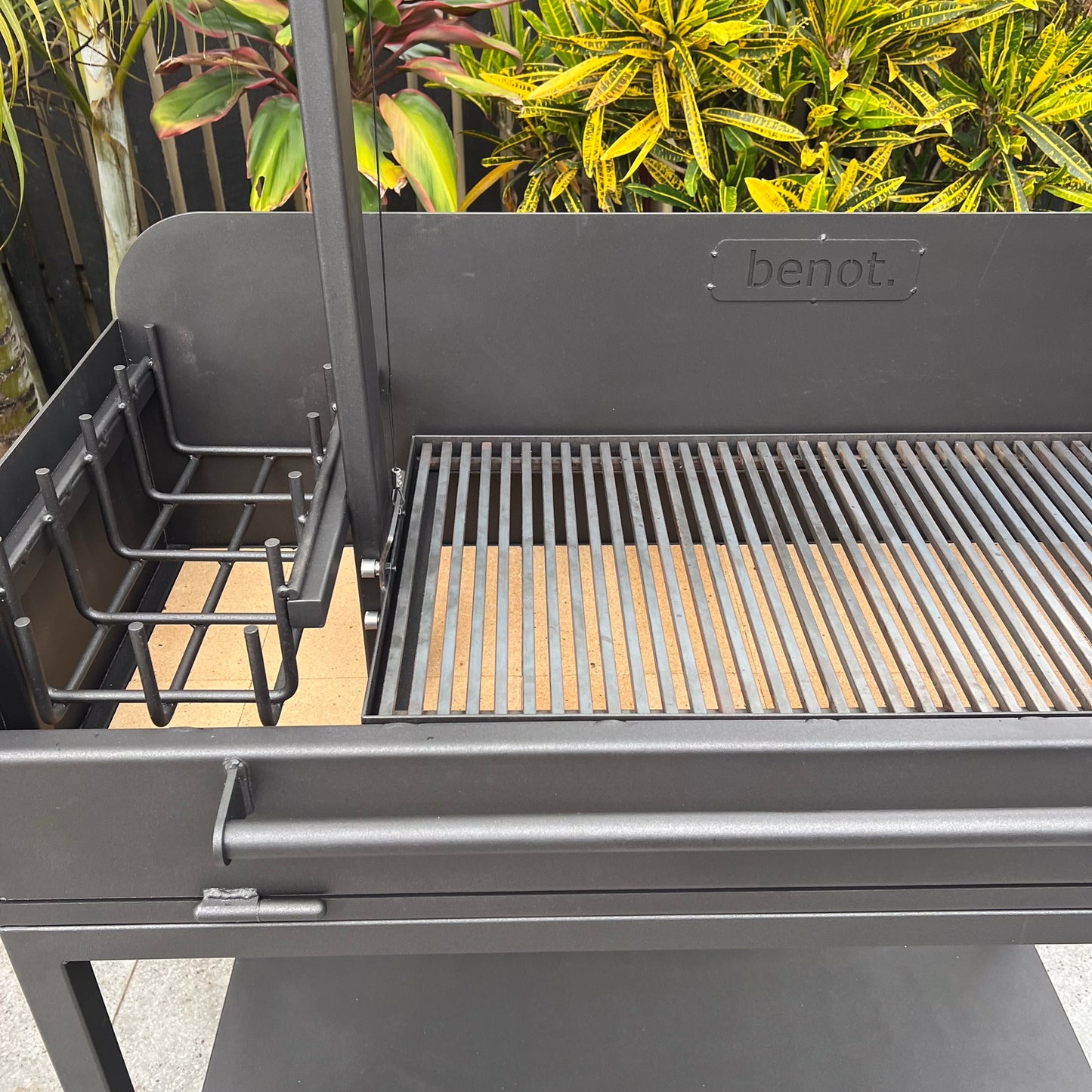 800 Series Freestanding Parrilla with Brasero & Front Door