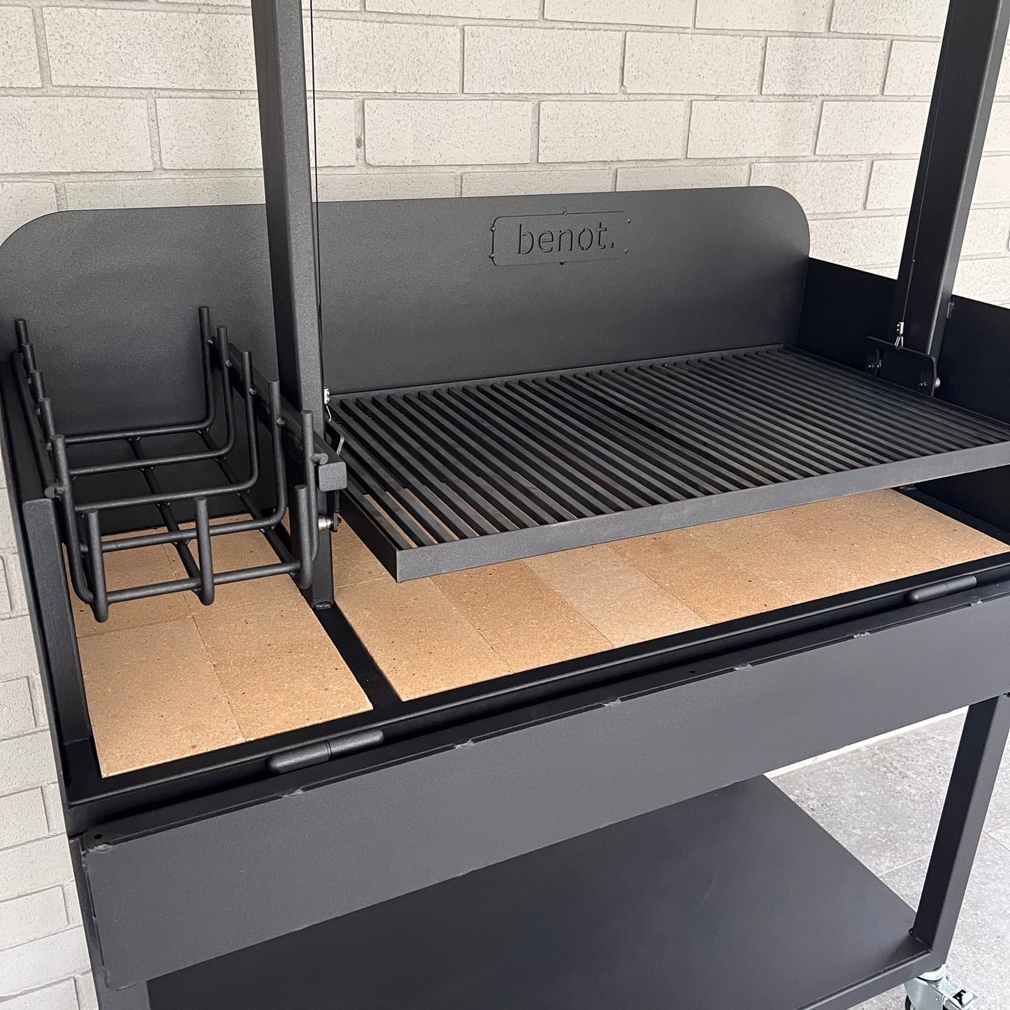 800 Series Freestanding Parrilla with Brasero & Front Door