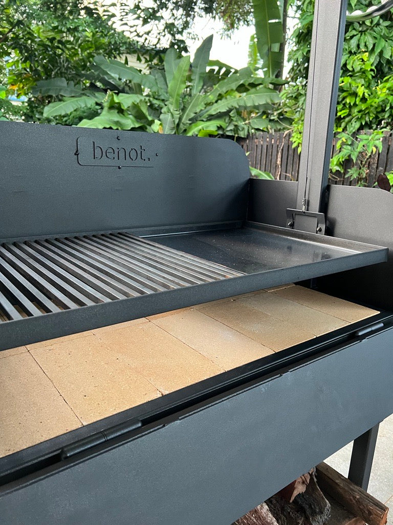 800 Series Freestanding Parrilla with Front Door