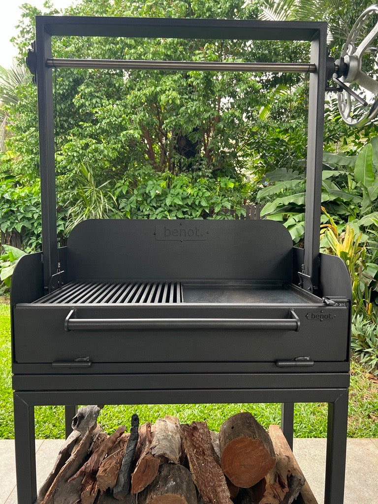 800 Series Freestanding Parrilla with Front Door