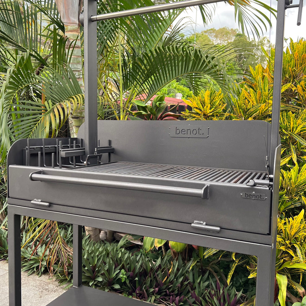 Benot 800 Series Freestanding Parrilla with Brasero & Door