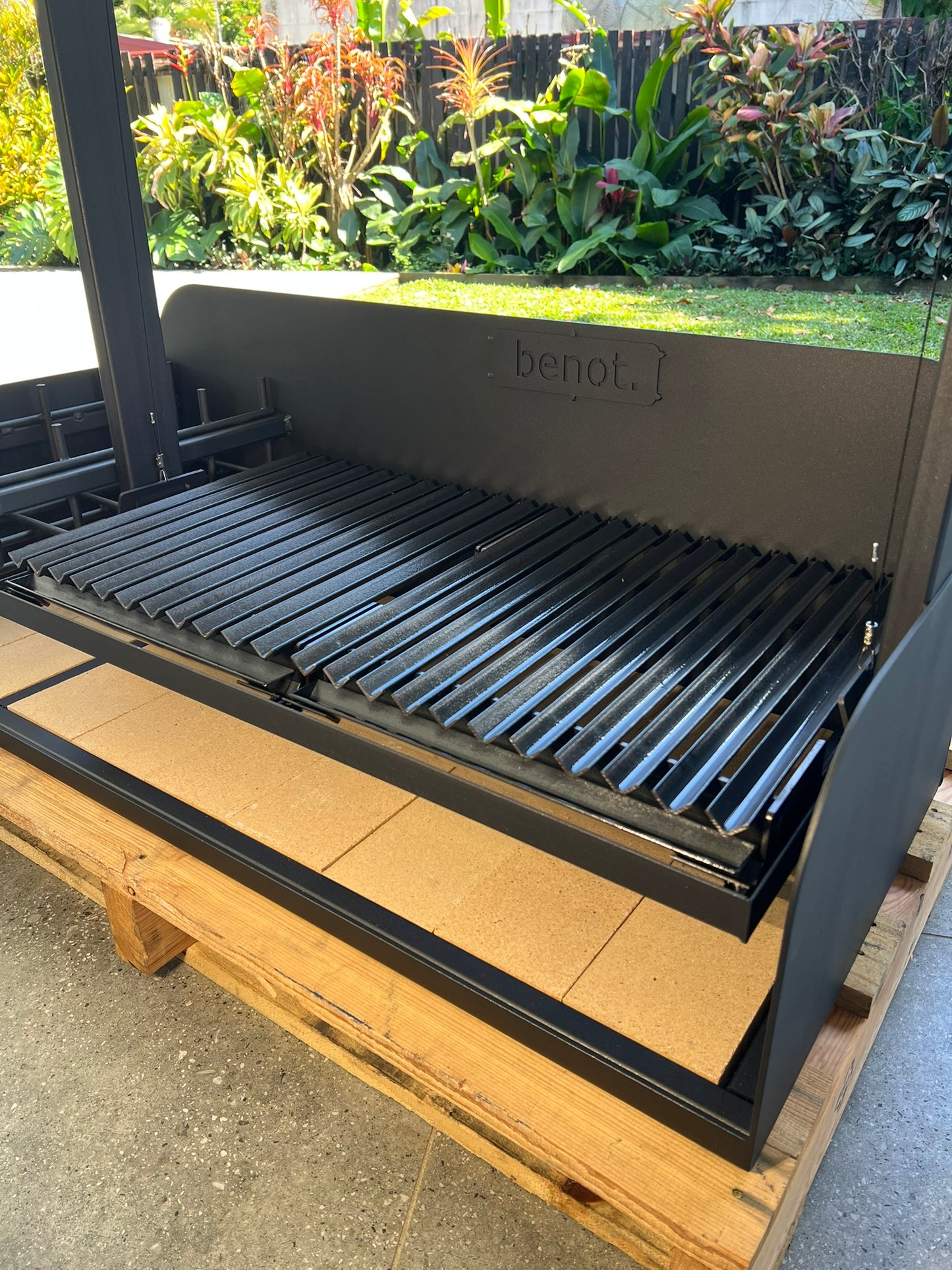 Benot 800 Series Built-In/Benchtop Parrilla with Brasero