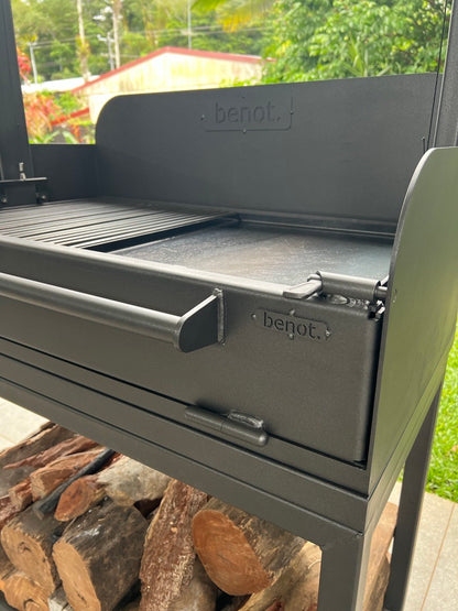 800 Series Freestanding Parrilla with Front Door