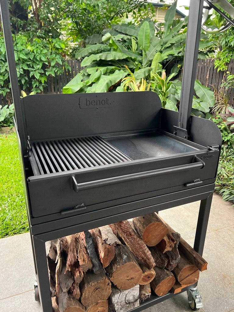 800 Series Freestanding Parrilla with Front Door