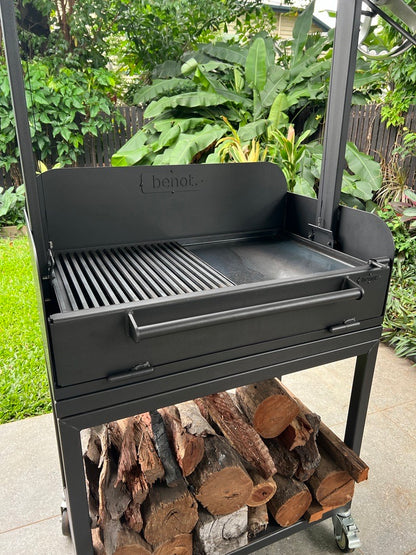 800 Series Freestanding Parrilla with Front Door