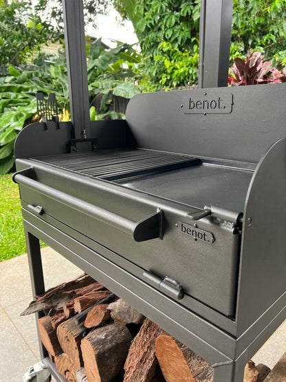 800 Series Freestanding Parrilla with Front Door